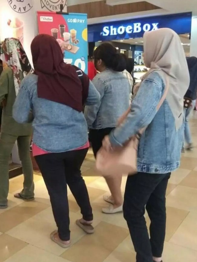 Nggak sengaja kembaran baju Berbagai sumber Nggak sengaja kembaran baju Berbagai sumber