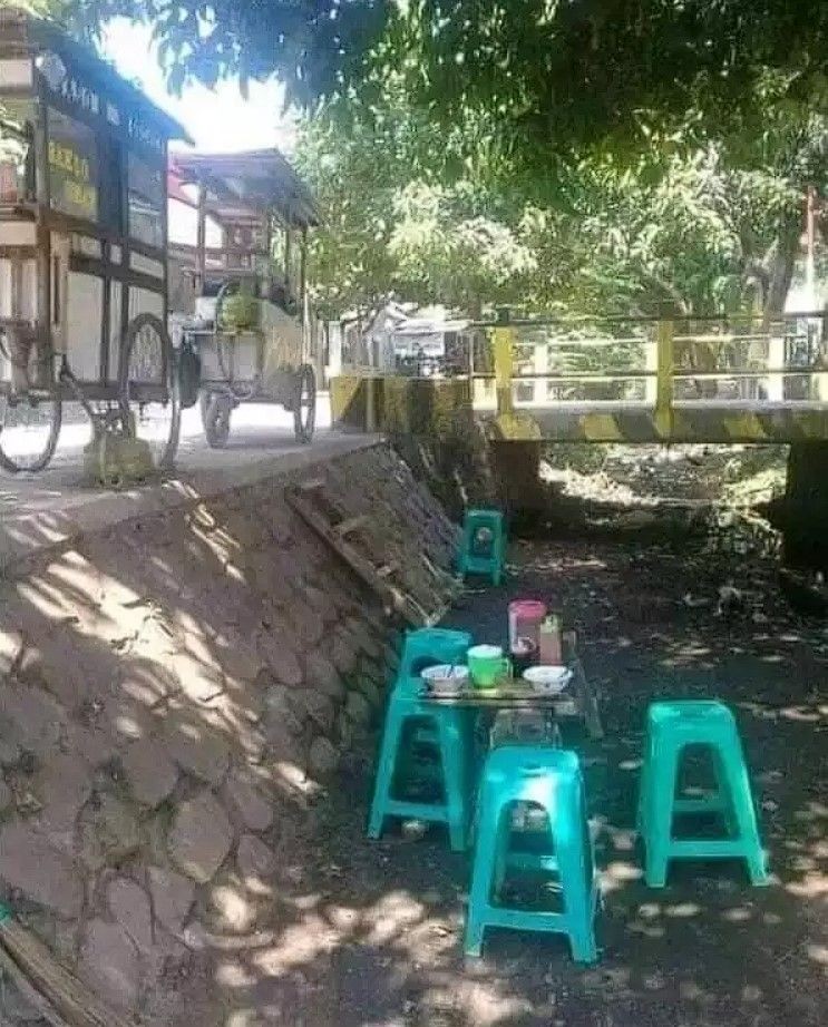 tempat jualan nyeleneh berbagai sumber