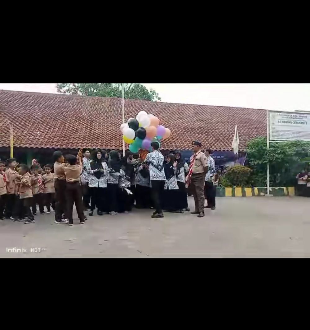 balon guru meledak berbagai sumber