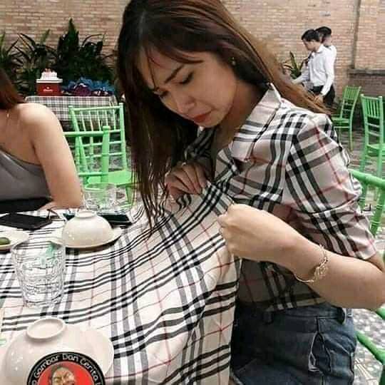 meja makan kocak © berbagai sumber