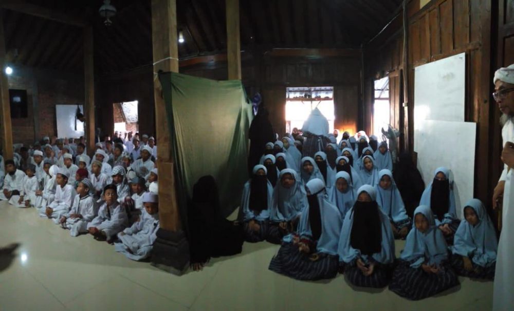 Darul Ashom pesantren tunarungu © brilio.net