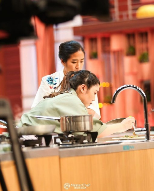 Chef Renata saat awasi bench Belinda © berbagai sumber