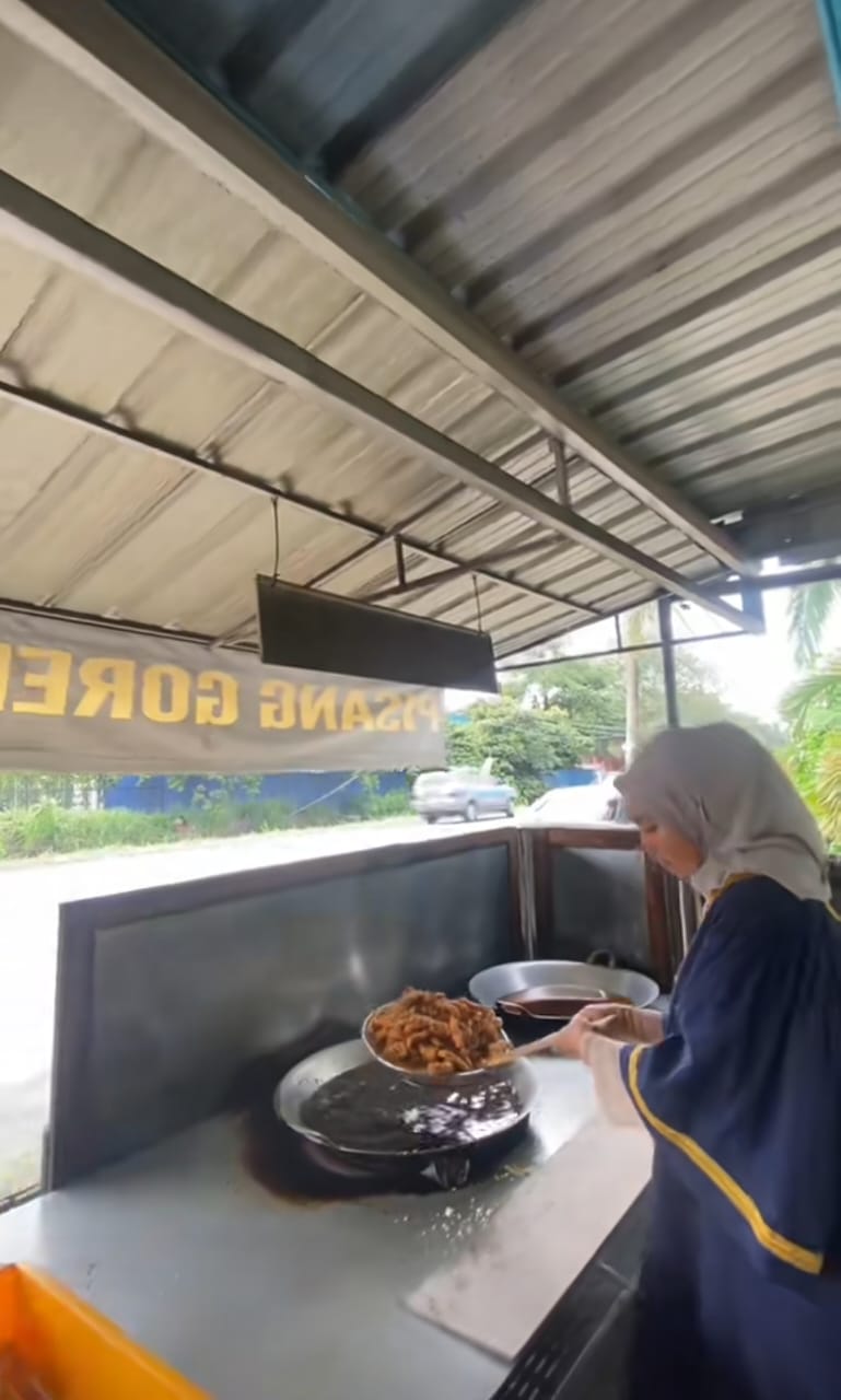 jualan pakai toga © TikTok