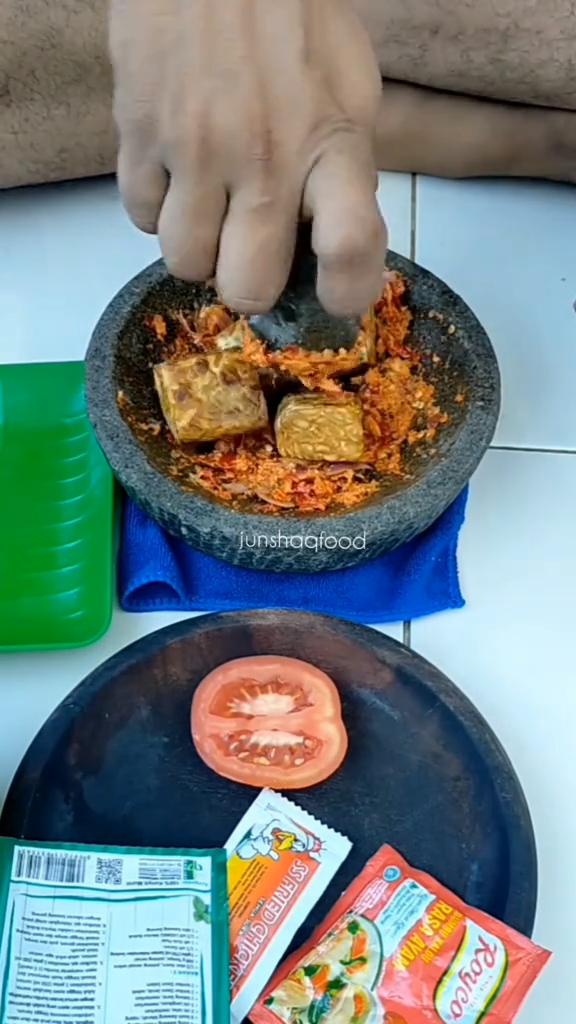 Bukan ditambah tepung terigu, ini trik bikin telur dadar semakin tebal cuma tambah 1 bahan makanan