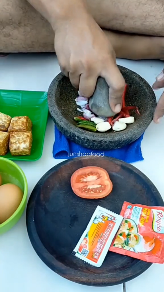 Bukan ditambah tepung terigu, ini trik bikin telur dadar semakin tebal cuma tambah 1 bahan makanan
