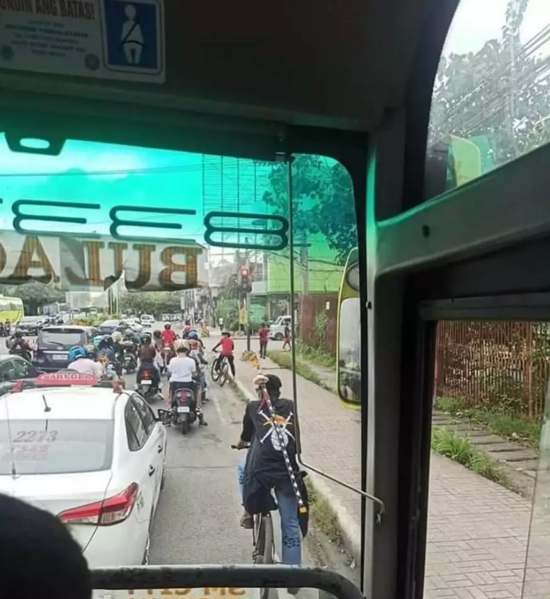 Potret kocak tak terduga di jalan Berbagai sumber Potret kocak tak terduga di jalan Berbagai sumber