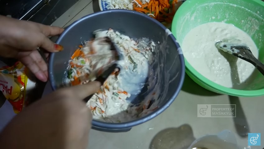 Jangan cuma pakai tepung beras, ini trik agar bakwan sayur renyah dan tak lembek tambah 1 bahan dapur