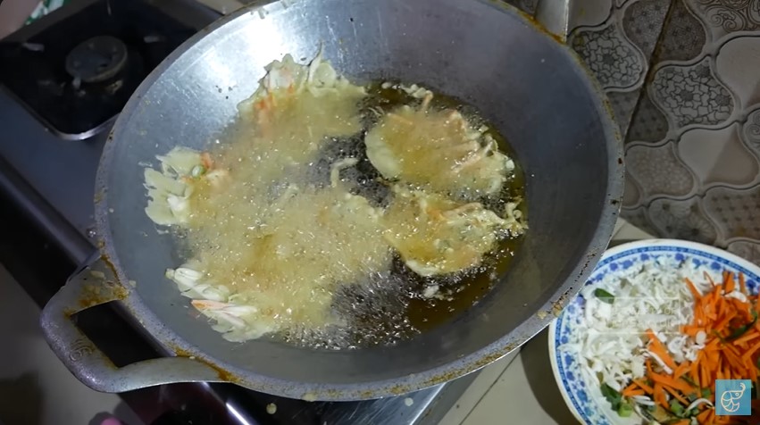 Jangan cuma pakai tepung beras, ini trik agar bakwan sayur renyah dan tak lembek tambah 1 bahan dapur