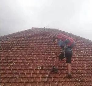 gabut di atap berbagai sumber