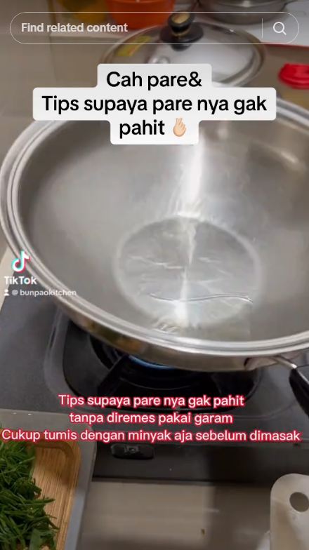 Bukan direbus atau diremas garam, ini cara ampuh menghilangkan rasa pahit pare pakai 1 bahan dapur