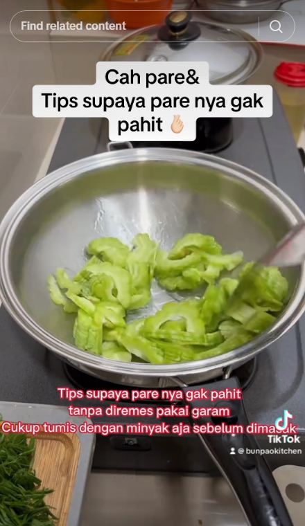 Bukan direbus atau diremas garam, ini cara ampuh menghilangkan rasa pahit pare pakai 1 bahan dapur