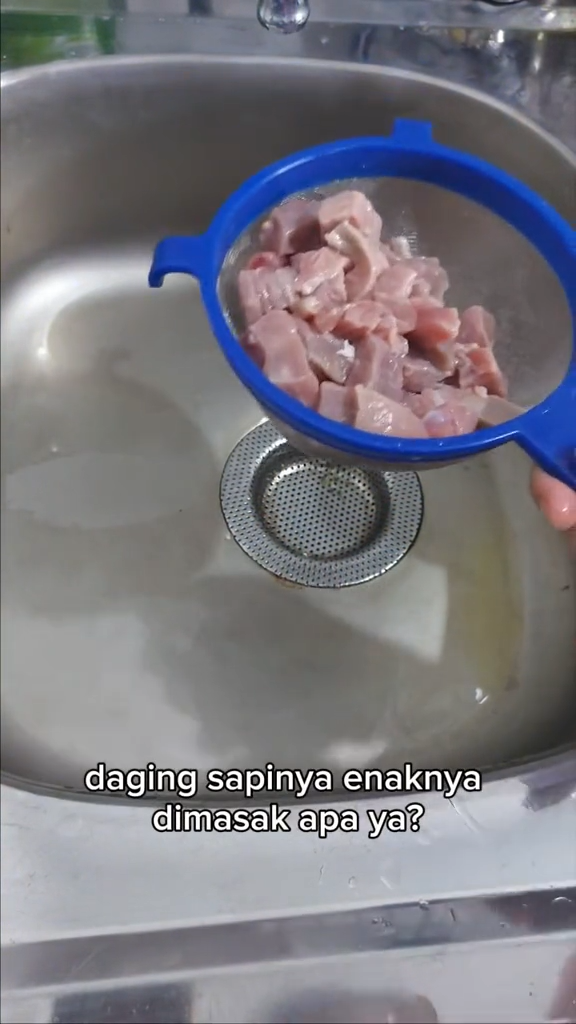 Tanpa perlu dipresto, ini cara mengolah daging sapi agar cepat empuk cuma tambah 1 bahan dapur