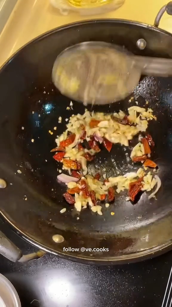 Tak perlu direndam air panas, ini trik bikin bihun goreng agar bentuknya utuh dan tidak cepat basi