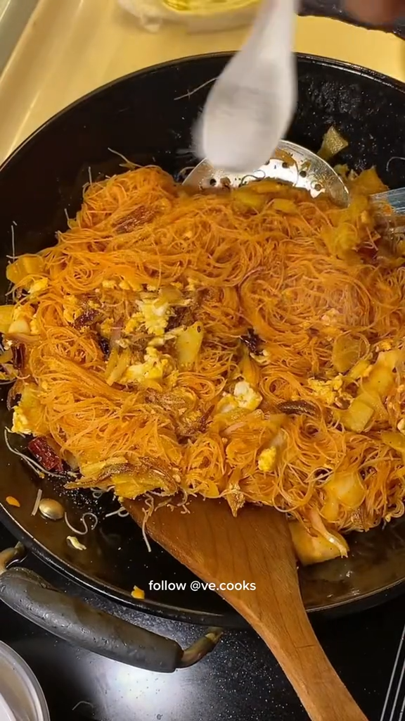 Tak perlu direndam air panas, ini trik bikin bihun goreng agar bentuknya utuh dan tidak cepat basi