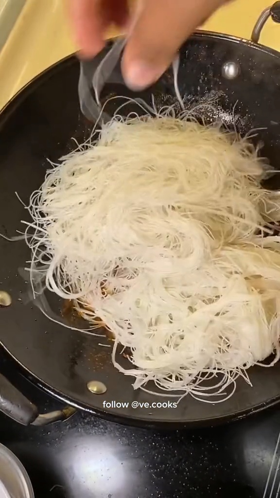 Tak perlu direndam air panas, ini trik bikin bihun goreng agar bentuknya utuh dan tidak cepat basi