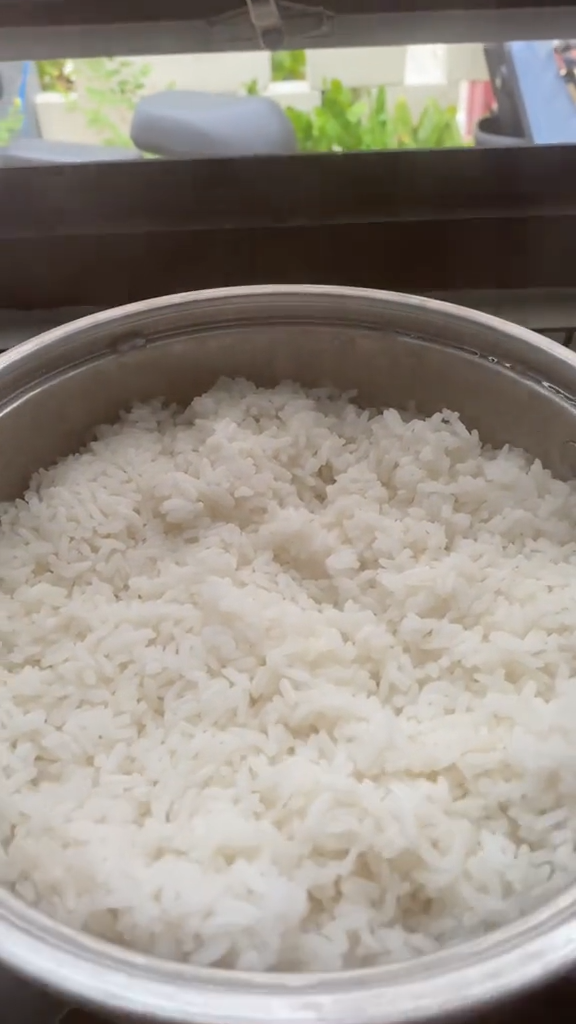 Tanpa metode siram, ini trik menanak nasi di panci agar matang sempurna dalam waktu 15 menit