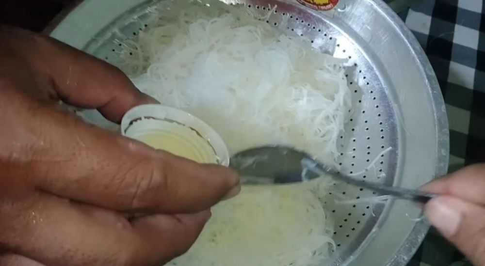 Pakai 1 bahan, ini trik rebus bihun agar matang sempurna, tak menggumpal, dan antilengket saat dimasak