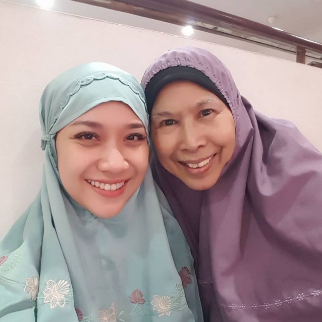 Bunga Citra Lestari dengan sang mertua © Instagram