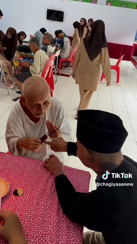 persahabatan kakek broto dan yanto © TikTok
