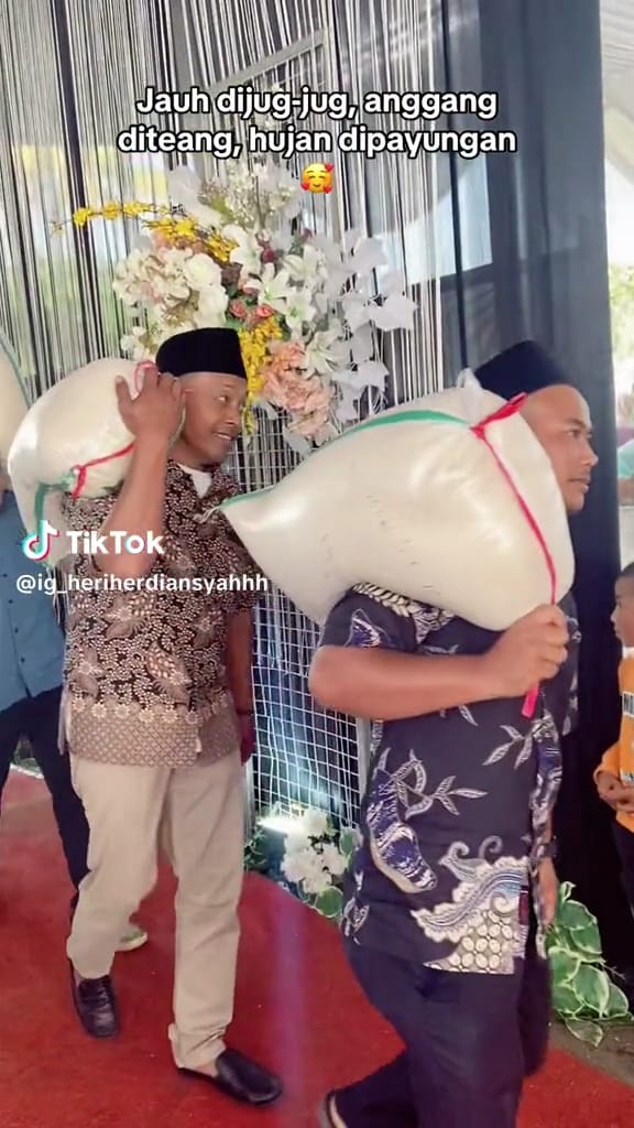 Seserahan antimainstream bikin melongo Berbagai sumber Seserahan antimainstream bikin melongo Berbagai sumber