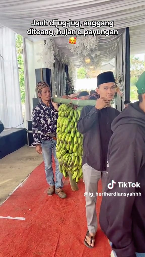 Seserahan antimainstream bikin melongo Berbagai sumber Seserahan antimainstream bikin melongo Berbagai sumber