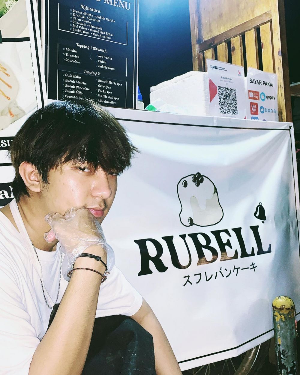 penjual pancake mirip lee min ho © berbagai sumber penjual pancake mirip lee min ho © berbagai sumber