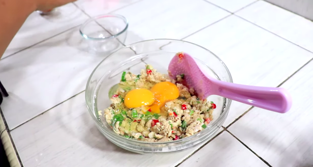 Bukan terong, ini trik bikin bakwan tebal dan tak menyerap banyak minyak cukup tambah 1 bahan makanan