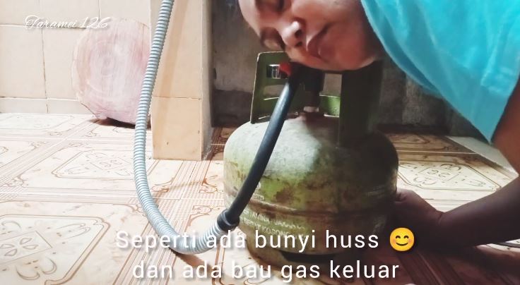Tak perlu disumpal karet gelang, ini cara mengatasi tabung gas bocor pakai 2 alat sederhana