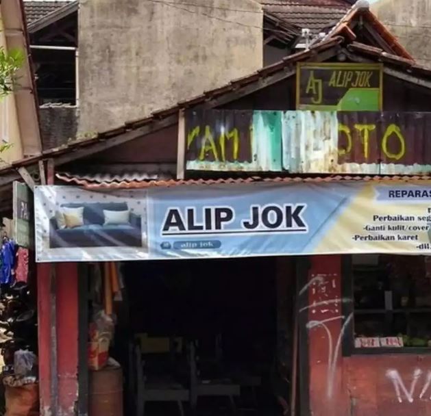 Potret kocak tulisan di spanduk warung Berbagai sumber