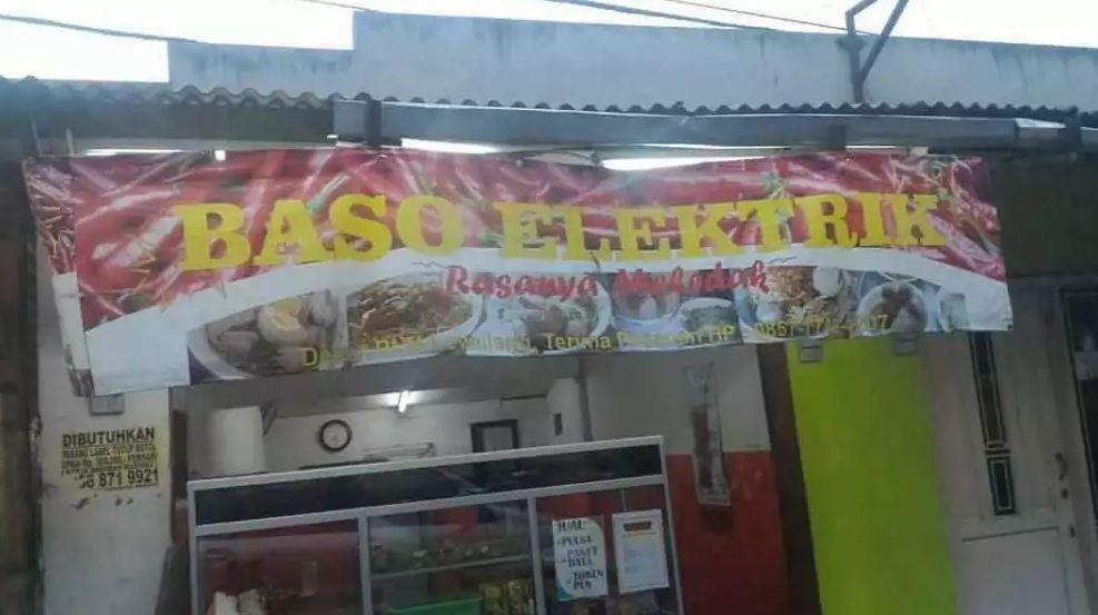 Potret kocak tulisan di spanduk warung Berbagai sumber