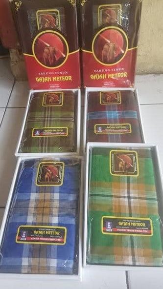 Potret kocak pelesetan merk sarung Berbagai sumber Potret kocak pelesetan merk sarung Berbagai sumber