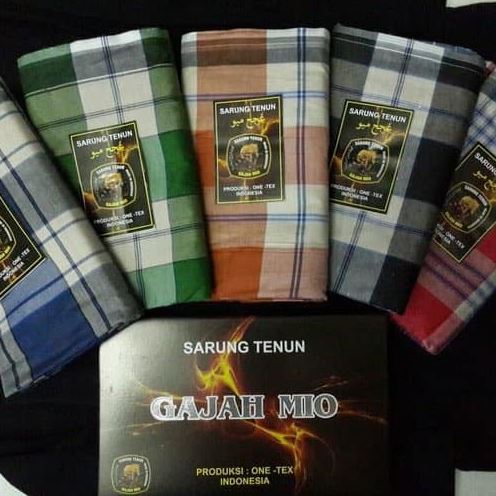 Potret kocak pelesetan merk sarung Berbagai sumber