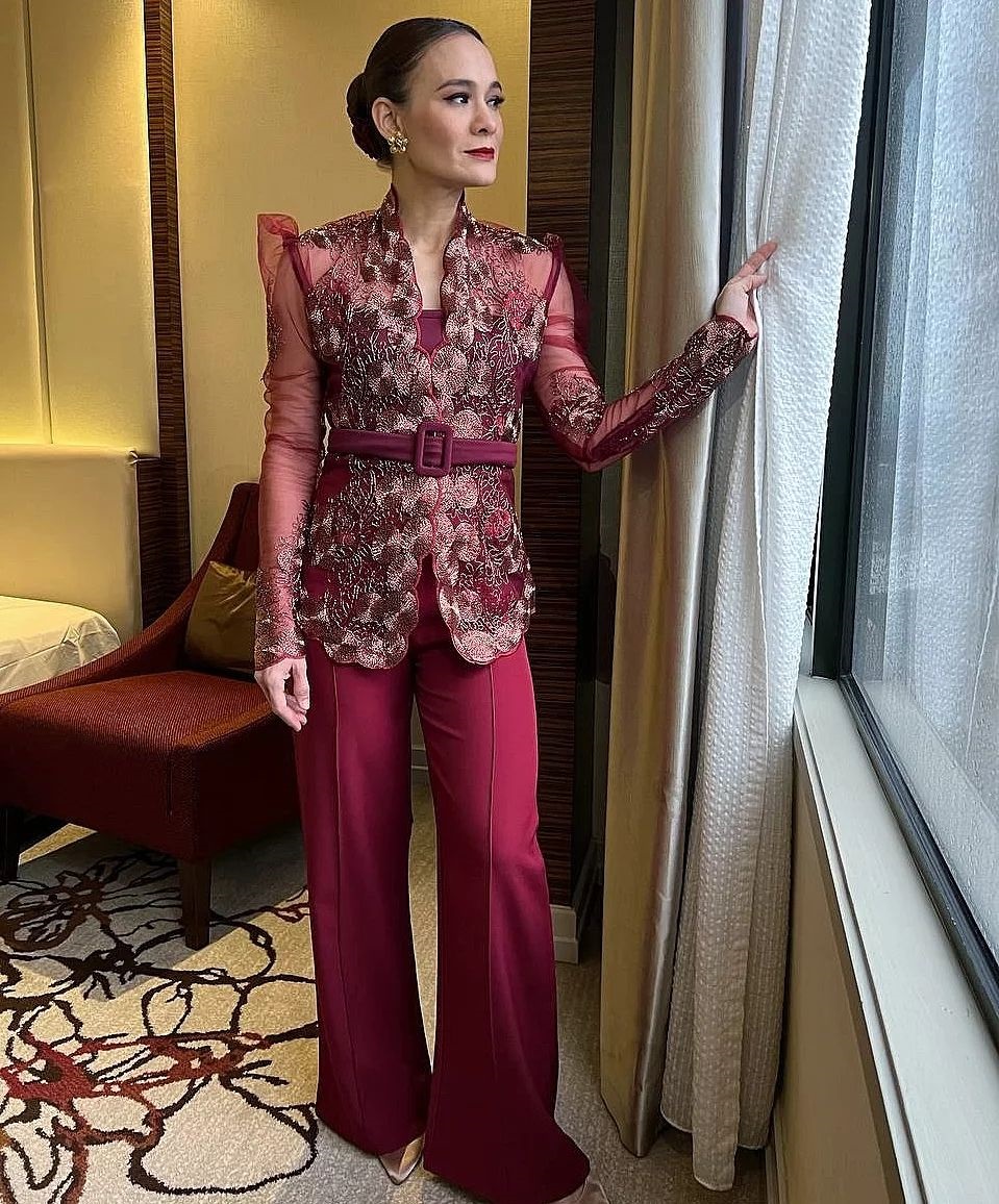 pesona Aishah adik Ashraf Sinclair saat pakai kebaya © berbagai sumber pesona Aishah adik Ashraf Sinclair saat pakai kebaya © berbagai sumber