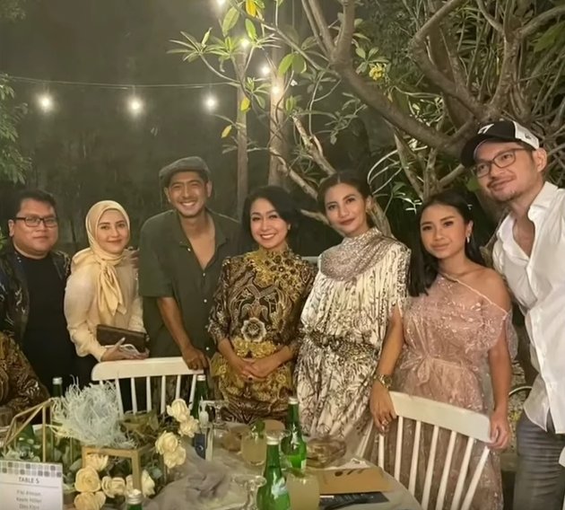 penampilan seleb hadiri pernikahan tuai kritik © instagram