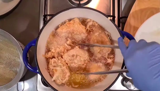 Tanpa baking powder, ini trik bikin tahu isi keriting dan renyah cuma tambah 1 bahan dapur