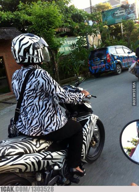 outfit nyeleneh pemotor © berbagai sumber outfit nyeleneh pemotor © berbagai sumber