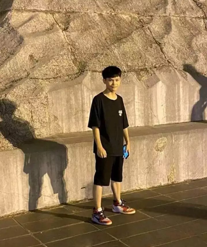 Bayangan beda dari aslinya Berbagai sumber