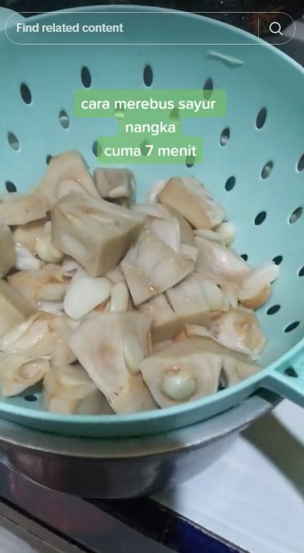 Tak perlu baking soda, ini trik merebus nangka muda agar tetap putih dan cepat empuk dalam 7 menit