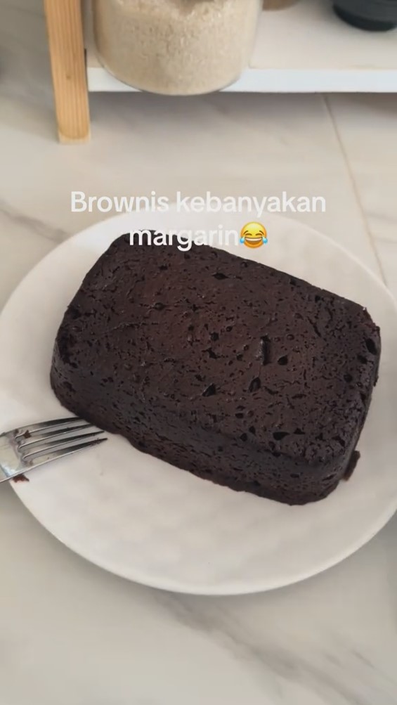 Brownies kebanyakan margarin © TikTok