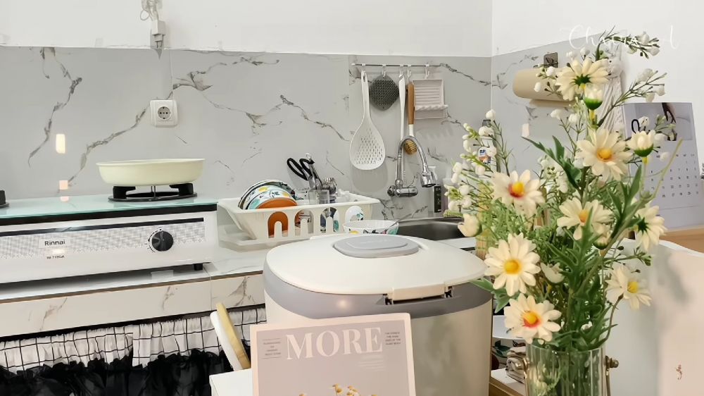 dapur tanpa kitchen set segaris cocok buat kontrakan kecil © 2023 brilio.net