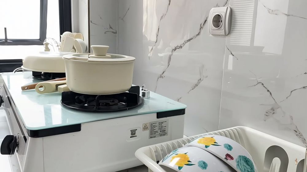 dapur tanpa kitchen set segaris cocok buat kontrakan kecil © 2023 brilio.net