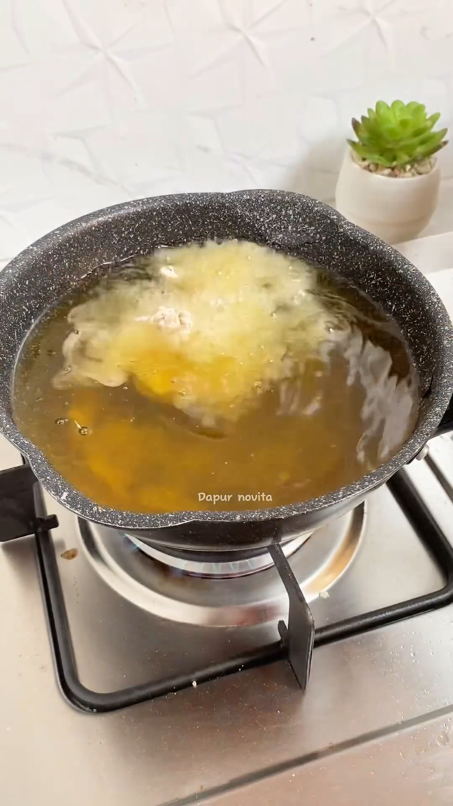 Tanpa tepung beras, ini trik bikin ayam krispi keriting dan renyah tahan lama pakai 1 alat sederhana