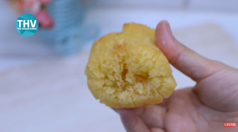 Tanpa direbus atau direndam air es, ini cara bikin singkong goreng merekah dan renyah tahan lama