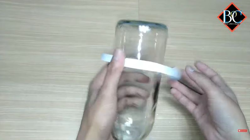 Jangan langsung dibuang, begini cara menyulap botol kaca bekas sirup jadi gelas yang cantik