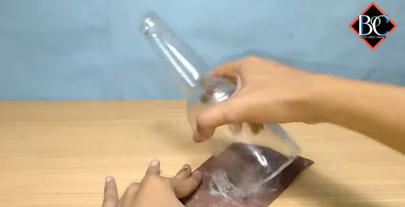 Jangan langsung dibuang, begini cara menyulap botol kaca bekas sirup jadi gelas yang cantik
