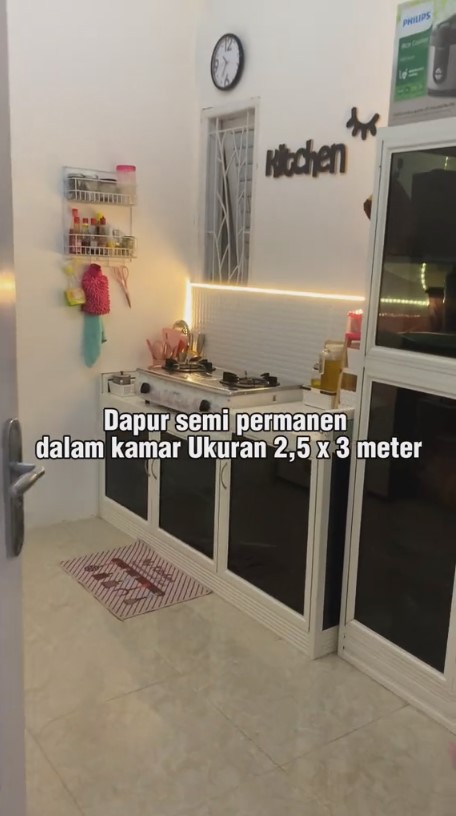 dapur mungil tanpa kitchen set ada di kamar © 2023 brilio.net dapur mungil tanpa kitchen set ada di kamar © 2023 brilio.net