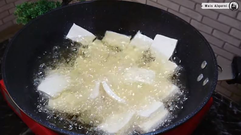 Tanpa tambahan tepung terigu, ini cara bikin keripik tahu garing dan renyah hingga sebulan