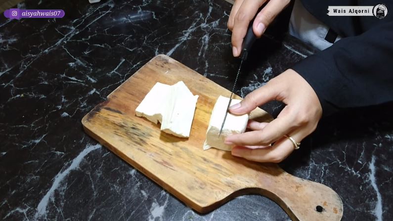 Tanpa tambahan tepung terigu, ini cara bikin keripik tahu garing dan renyah hingga sebulan