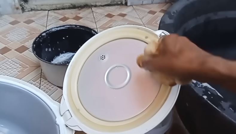 Bukan sitrun, begini cara bersihkan rice cooker agar bebas bau cuma tambah 1 bahan sederhana