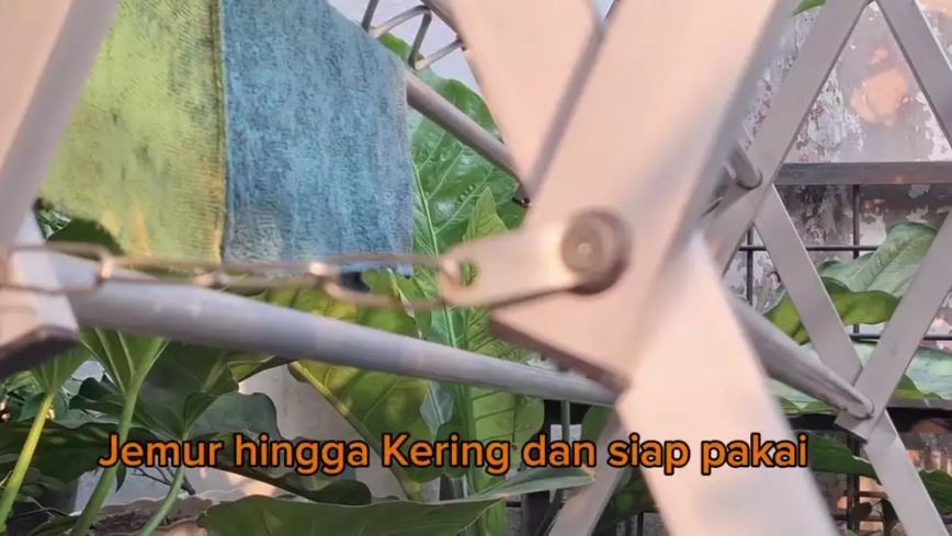 Tak perlu disikat, ini trik cuci lap dapur berminyak agar bersih dan kesat cuma tambah 2 bahan dapur